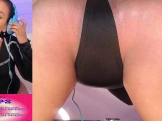 cookiesandboots's CamSoda show and profile