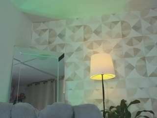 elissecinnamon's CamSoda show and profile
