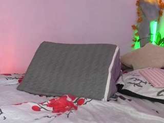 Live webcam model elissecinnamon on Soda Cams