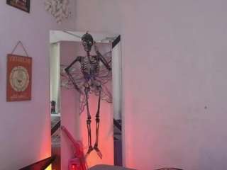 Live webcam model elissecinnamon on Soda Cams