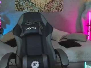 Live webcam model elissecinnamon on Soda Cams