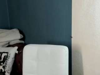jesicafoxi, female webcam model,  years old, on live webcam