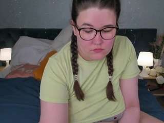 Kira live webcam show