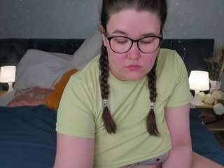 Kira live webcam show