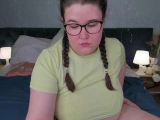 Kira live webcam show