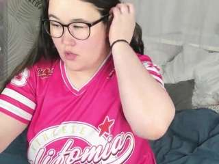 Kira live cam preview