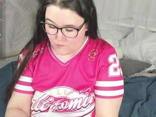 Kira live cam preview