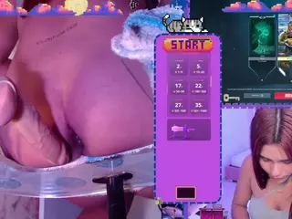 SaraHillGames's Live Sex Cam Show