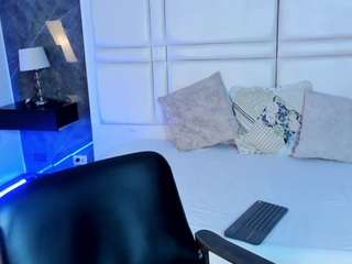 ariana-lhewis
