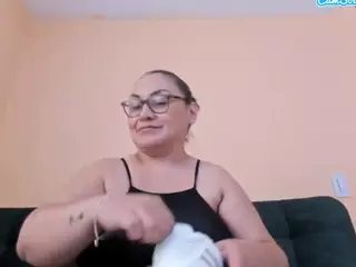 Selene-32's Live Sex Cam Show