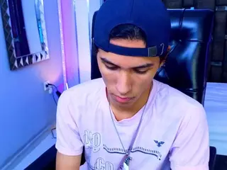 Fem-Loui's Live Sex Cam Show