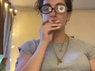 Yvonne420's Live Sex Cam Show