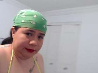 andrea-curvy1 webcam