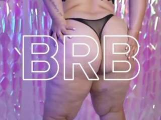 andrea-curvy1