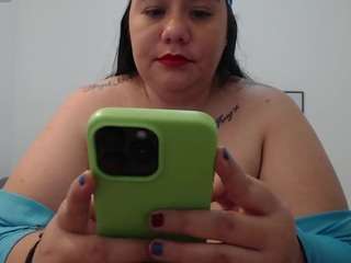 andrea-curvy1