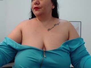 Andrea-curvy1
