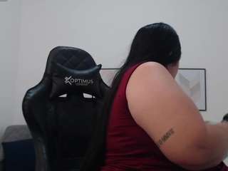 andrea-curvy1 webcam