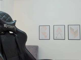 andrea-curvy1 webcam