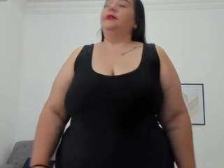 andrea-curvy1