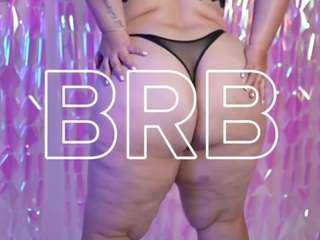 andrea-curvy1