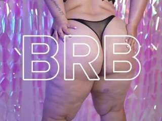 andrea-curvy1