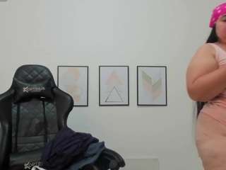 andrea-curvy1 live webcam show