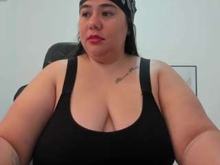 andrea-curvy1