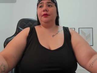 andrea-curvy1