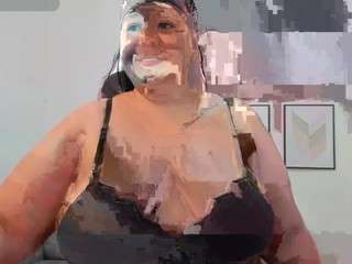 andrea-curvy1
