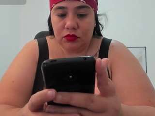 andrea-curvy1