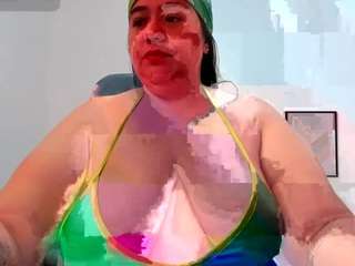 Andrea-curvy1