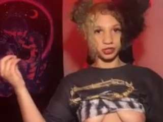 universethadon Live Webcam on CamSoda