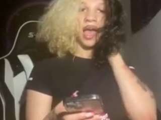 Live webcam model universethadon on Soda Cams