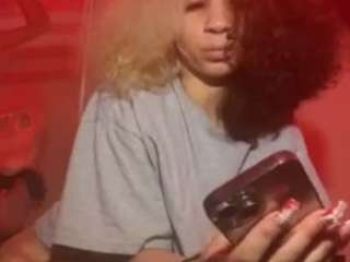 Live webcam model universethadon on Soda Cams