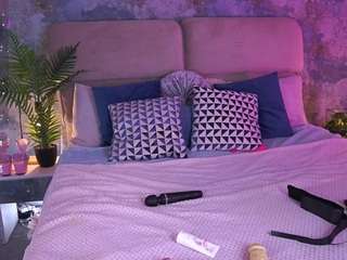 kiraroxx's CamSoda show and profile