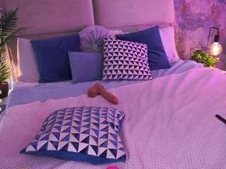 kiraroxx's CamSoda show and profile