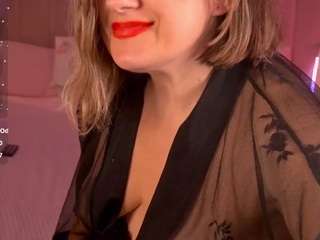 kiraroxx's CamSoda show and profile