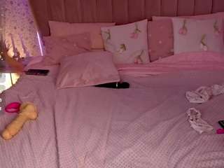 KiraRoxx live webcam show