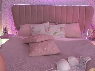 KiraRoxx live cam preview