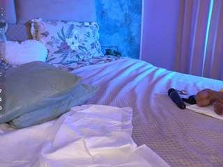 KiraRoxx live cam preview
