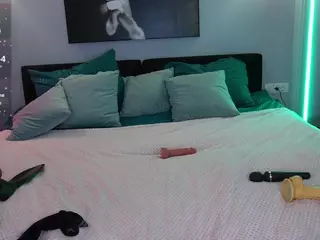 KiraRoxx's Live Sex Cam Show