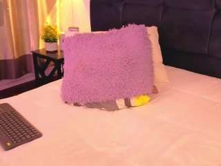 chloe-cherry21 Live Webcam on CamSoda