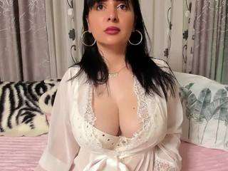 Adela26