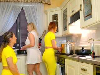 Live webcam model tunderosee on Soda Cams