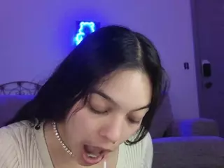 sweetlikeblu's Live Sex Cam Show