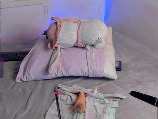 alejarossi Live Webcam on CamSoda