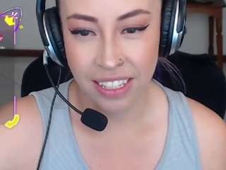charlottezoe12 from CamSoda is Freechat