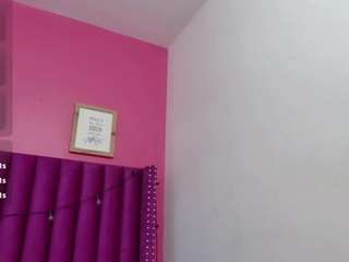 petitelittleebon... Live Webcam on CamSoda