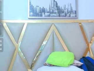 petitelittleebon... Live Webcam on CamSoda