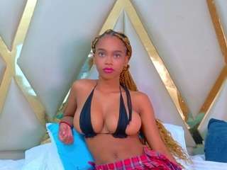 petitelittleebonyy